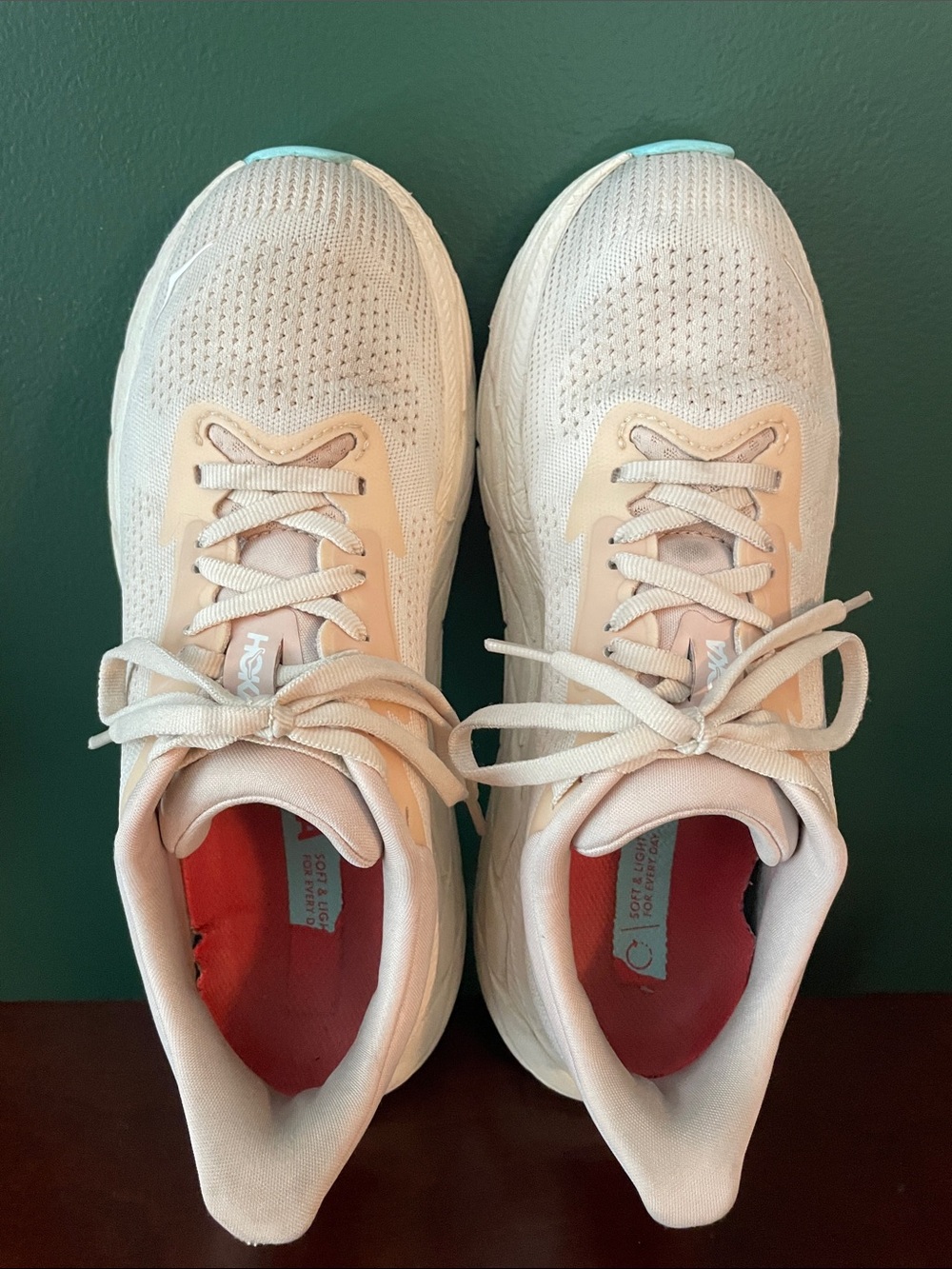 Hoka Arahi 7 Athletic Running Shoes - Picture 2 of 6